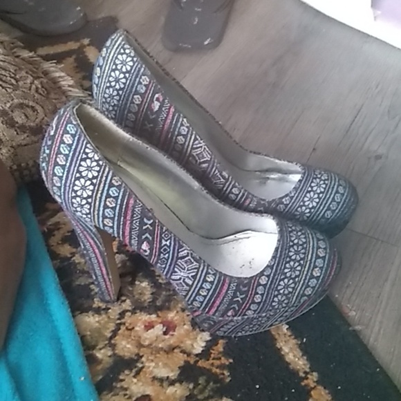 Heels - Picture 3 of 4